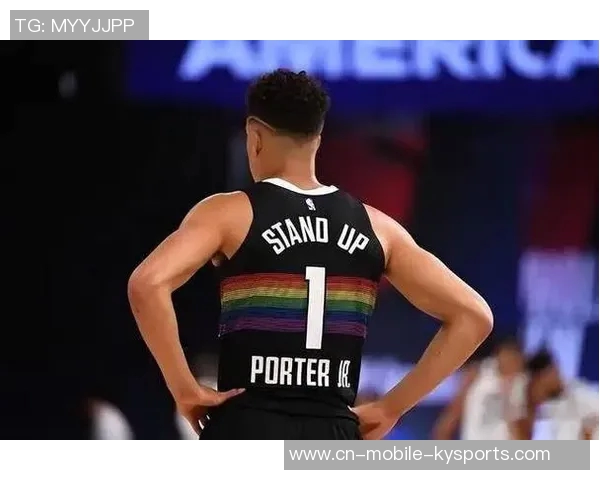 小波特高效表现半场8中6三分命中率出色贡献14分3篮板2助攻 小波特高效表现半场8中6三分命中率出色贡献14分3篮板2助攻