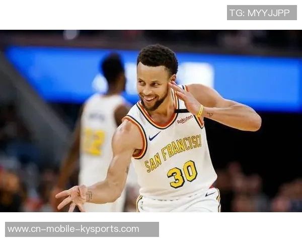 库里半场表现抢眼7投5中贡献14分2助攻三分球命中率高达60成为全队得分王