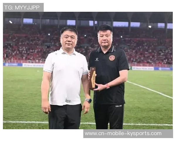 中甲第26轮前瞻辽宁铁人主帅李金羽携球员许东出席新闻发布会分享备战心得 中甲第26轮前瞻辽宁铁人主帅李金羽携球员许东出席新闻发布会分享备战心得