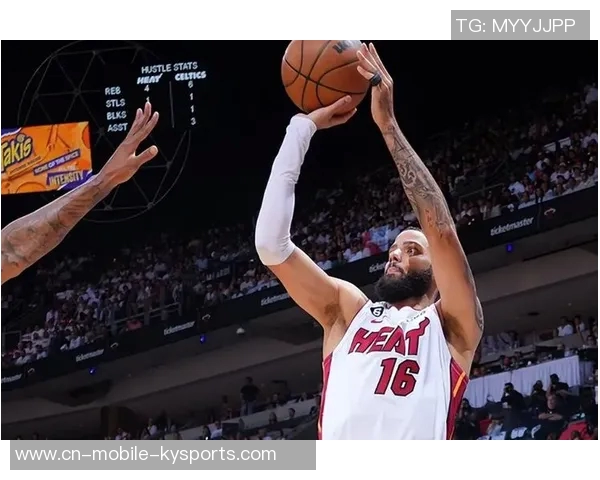 克拉克斯顿半场表现惊艳6投5中贡献12分2篮板2助攻1抢断2盖帽助球队领先 克拉克斯顿半场表现惊艳6投5中贡献12分2篮板2助攻1抢断2盖帽助球队领先